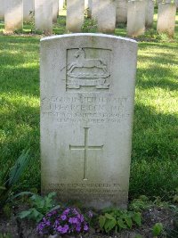 Etaples Military Cemetery - Pearce, James