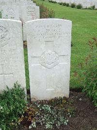 Etaples Military Cemetery - Pearce, J C