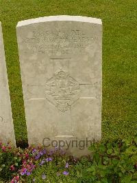Etaples Military Cemetery - Pearson, Artis Robert