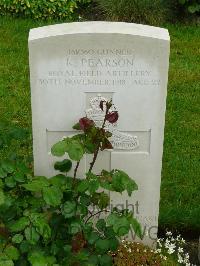 Etaples Military Cemetery - Pearson, K