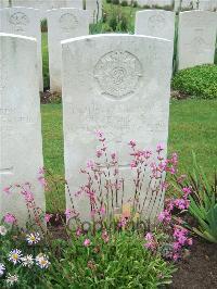 Etaples Military Cemetery - Pearson, R