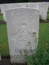 Etaples Military Cemetery - Pearson, S