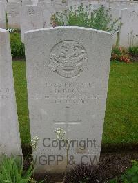 Etaples Military Cemetery - Peck, Denis