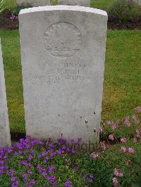 Etaples Military Cemetery - Peck, Cecil Bertram Valentine