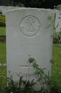 Etaples Military Cemetery - Pecker, Francis George