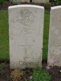 Etaples Military Cemetery - Peel, J