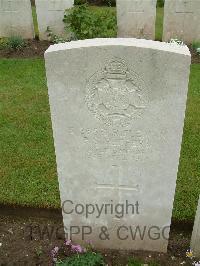 Etaples Military Cemetery - Peffers, P S