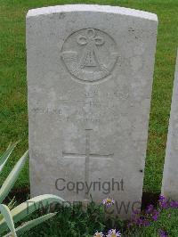 Etaples Military Cemetery - Peirce, Edward