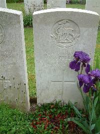 Etaples Military Cemetery - Pelling, W A