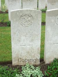Etaples Military Cemetery - Penfold, Lance Edwin
