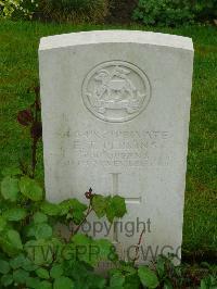 Etaples Military Cemetery - Perkins, E T
