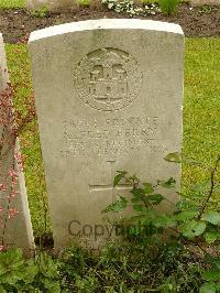 Etaples Military Cemetery - Perry, A