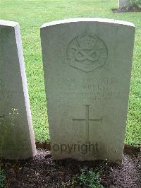Etaples Military Cemetery - Perry, F P