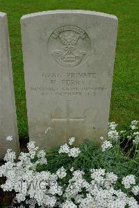 Etaples Military Cemetery - Perry, H