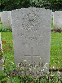 Etaples Military Cemetery - Perry, T