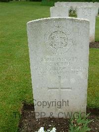 Etaples Military Cemetery - Petch, R