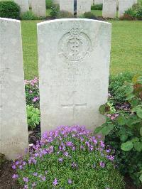 Etaples Military Cemetery - Peters, W