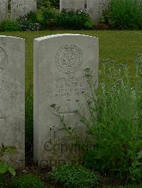 Etaples Military Cemetery - Petrie, A J