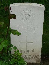 Etaples Military Cemetery - Phillips, C