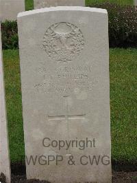 Etaples Military Cemetery - Phillips, J T