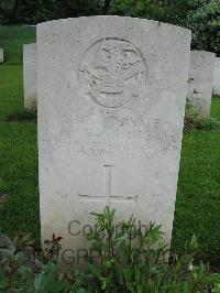 Etaples Military Cemetery - Phillips, J W