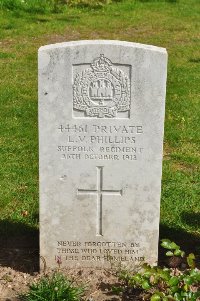 Etaples Military Cemetery - Phillips, Lewis Victor