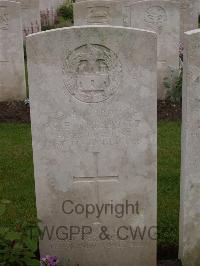 Etaples Military Cemetery - Phillpott, W E