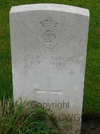 Etaples Military Cemetery - Philps, Francis Thomas