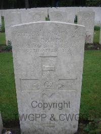 Etaples Military Cemetery - Phipps, Bert