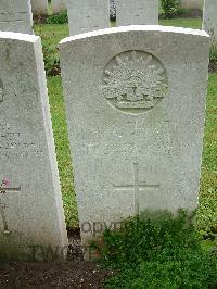 Etaples Military Cemetery - Picaud, Victor Hugo