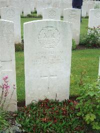Etaples Military Cemetery - Pickering, George