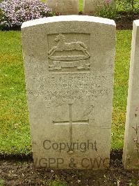 Etaples Military Cemetery - Pickering, G W