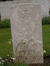 Etaples Military Cemetery - Pickett, Harold William