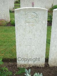 Etaples Military Cemetery - Piercy, J