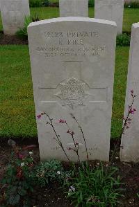 Etaples Military Cemetery - Pike, R