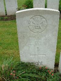 Etaples Military Cemetery - Pinch, W