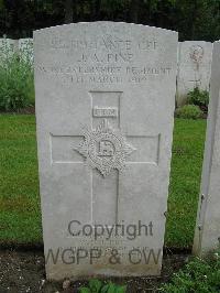 Etaples Military Cemetery - Pine, J A