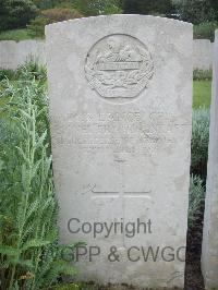 Etaples Military Cemetery - Pinkard, Lionel Frank