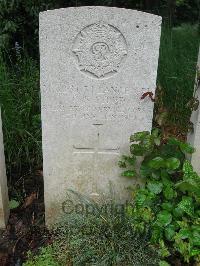 Etaples Military Cemetery - Piper, C S