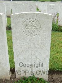 Etaples Military Cemetery - Piper, James William