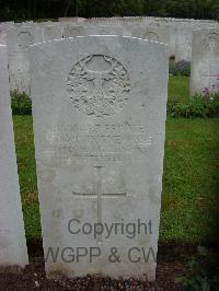 Etaples Military Cemetery - Pirie, George Horne