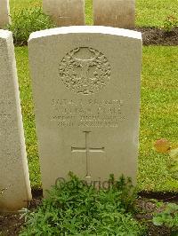 Etaples Military Cemetery - Pirie, William