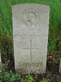 Etaples Military Cemetery - Pitout, Hendrik Louis