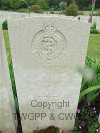 Etaples Military Cemetery - Pitt, Charles