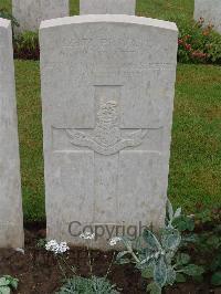 Etaples Military Cemetery - Platt, R