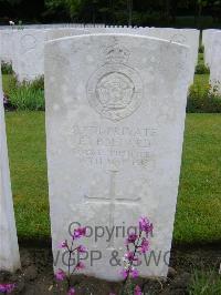 Etaples Military Cemetery - Pollard, Edward