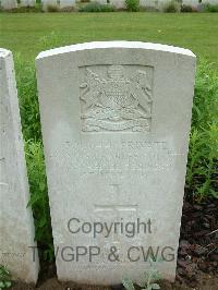 Etaples Military Cemetery - Pollitt, Francis Charles