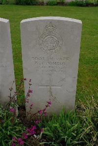 Etaples Military Cemetery - Pomroy, A J