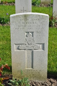 Etaples Military Cemetery - Poole, Harry