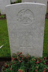 Etaples Military Cemetery - Poole, John William